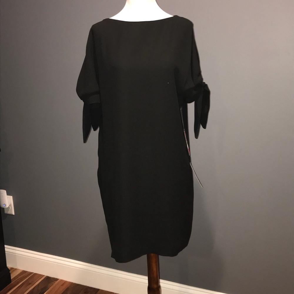 NWT Vince Camuto dress. Size 4P.